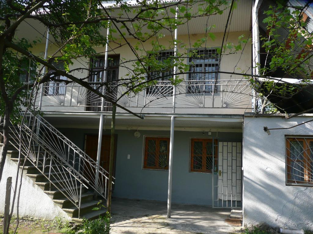 Gvirilas Sakhli Guest House Khashuri Exterior foto