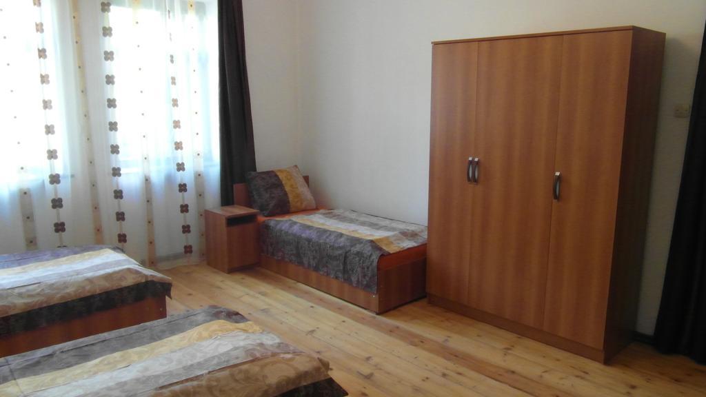 Gvirilas Sakhli Guest House Khashuri Quarto foto